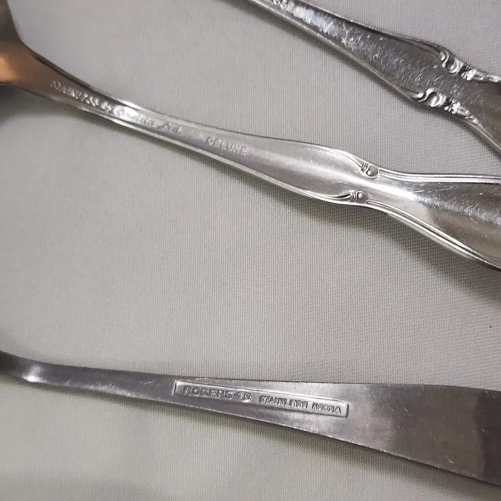 Miscellaneous 15 Piece Utensils Lot Oneida Rogers Spoons Butter Knife Fork